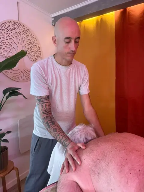 Jérémie canet | Les Mains Sages de Jérémie. Massages Bien-être à Saint Gilles Pligeaux.